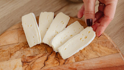 Descubra se o queijo realmente prejudica o processo de seu