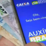 100 milhoes de brasileiros podem ser cortados do Auxilio Brasil