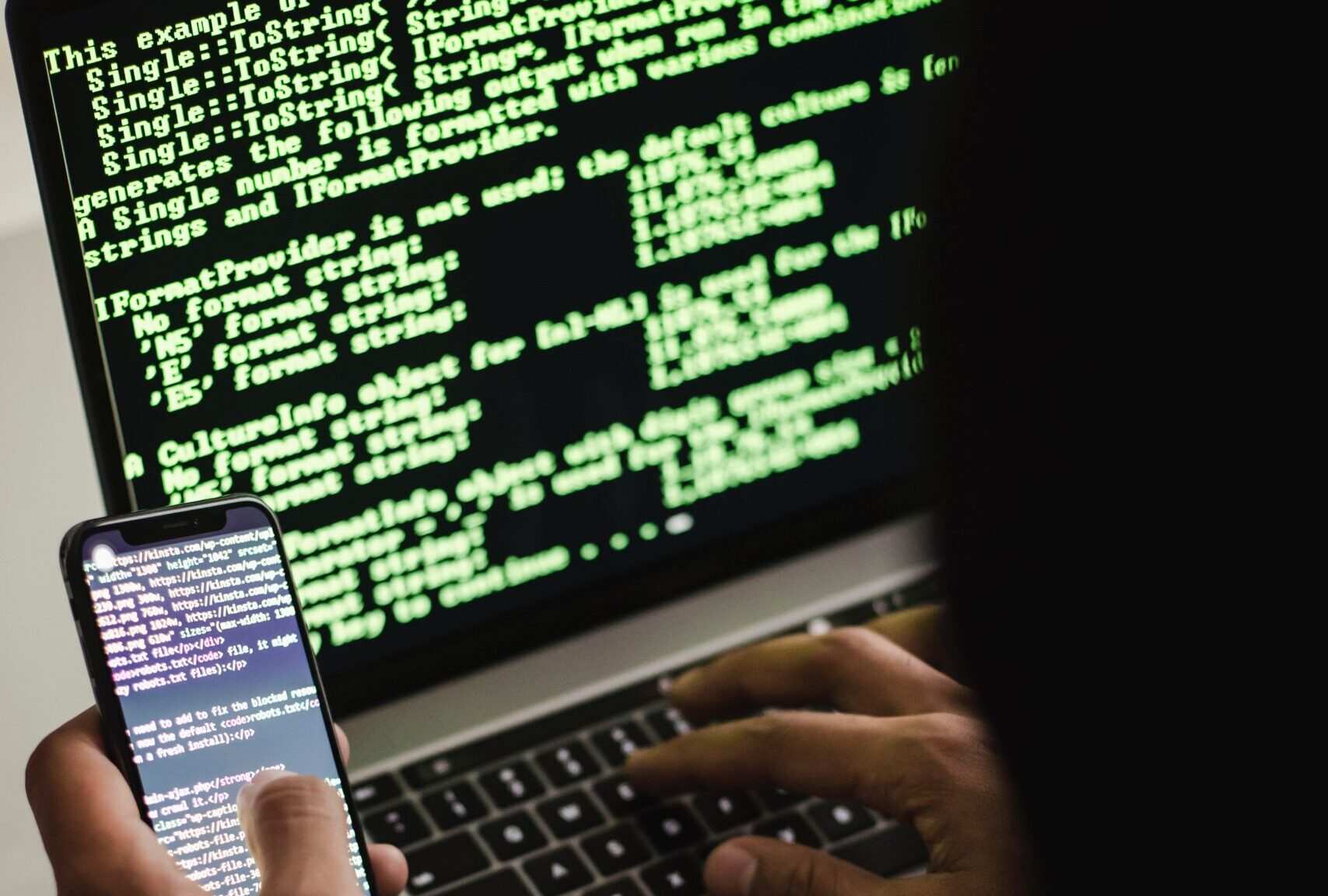 Akad lanca seguro contra riscos ciberneticos para pequenas e medias