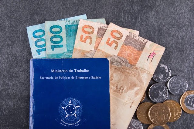 Trabalhadores tem uma ÓTIMA NOTÍCIA para quem vai receber o 13º salário; Confria aqui. 2 Trabalhadores tem uma OTIMA NOTICIA para quem vai receber o.webp