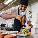 Cozinheiroa – Hotel – Salario R218600 – EfetivoCLT – Empregos