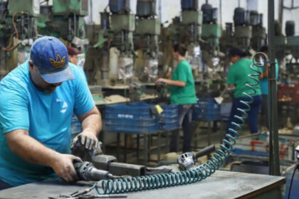 Auxiliar de producao setor industrial – Salario R 224400 –.png