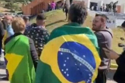 Jundiai Bolsonaro atrai multidao em acao social para o RS.jpg