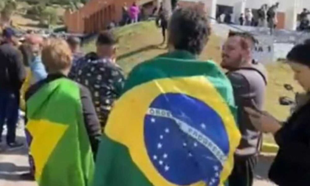 Jundiai Bolsonaro atrai multidao em acao social para o RS.jpg