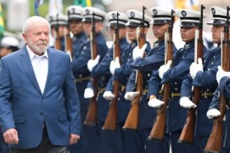 Militares poupados por Bolsonaro em reforma da previdencia podem ser.jpg