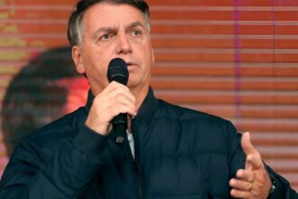 Bolsonaro Diz Que Interessa A Lula Manter O Povo Pobre.jpg