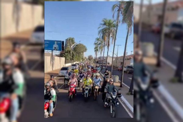 Imagem colorida de carreata de Bolsonaro em Jataí