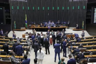 Camara aprova urgencia de projeto que iguala aborto ao crime.jpg