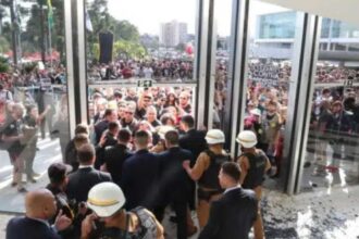 Deputado que invadiu igreja esta coordenando invasao na Assembleia Legislativa.jpg