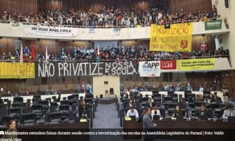 Deputados aprovam terceirizacao das escolas publicas no Parana por 39.jpg