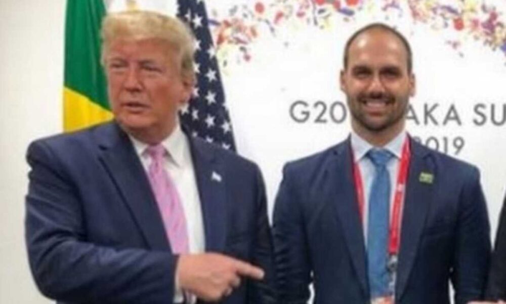Eduardo Bolsonaro sai em defesa de Trump Esta com uma.jpg