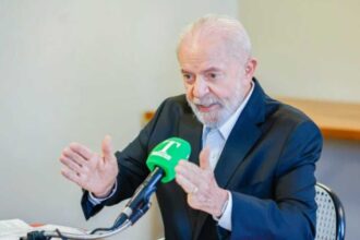 Lula diz que estadio do galo e tao chique que.jpg