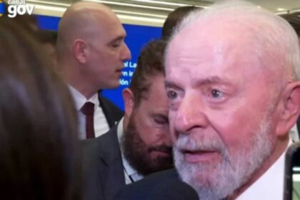 Lula se confunde e chama Haddad de ministro da Defesa.jpg