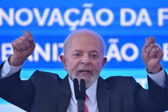 Lula vai se reunir com ministros nesta 2a feira para.jpg