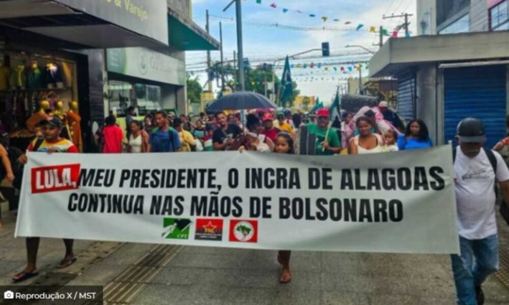 MST invade sede do Incra em Maceio em protesto contra.jpg