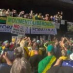 Paulista Ato reune multidao pelo impeachment de Lula e Moraes.jpg