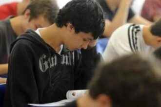 Senado aprova bolsa de pelo menos R 700 para estudantes.jpg