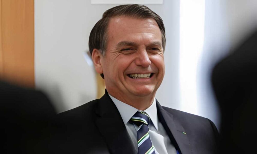 Ao som de Pabllo Vittar Bolsonaro satiriza materia da UOL.jpg