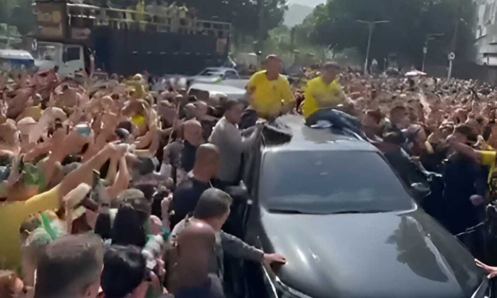 Bolsonaro e Ramagem levam multidao as ruas do Rio de.jpg