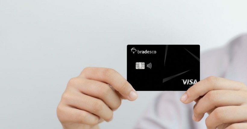 Cartão Bradesco Visa Infinite que pode ser usado para compras e acumulo de pontos e sala vip