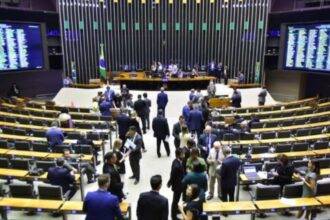 Deputados aprovam anistia a partidos que nao cumpriram cota racial.jpg