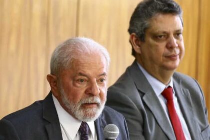 Lula da bronca em ministro e diz que ele precisa.jpg