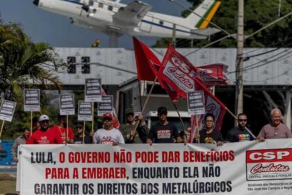 Lula visita Embraer e encontra metalurgicos em greve.jpg