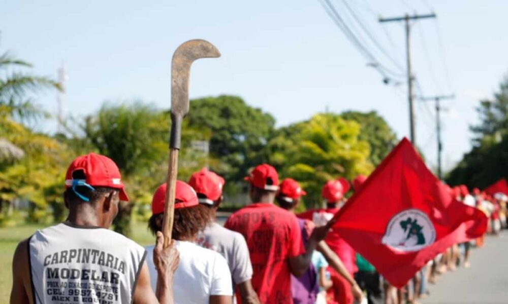 MST celebra vitoria de Maduro e vira alvo de criticas.jpg