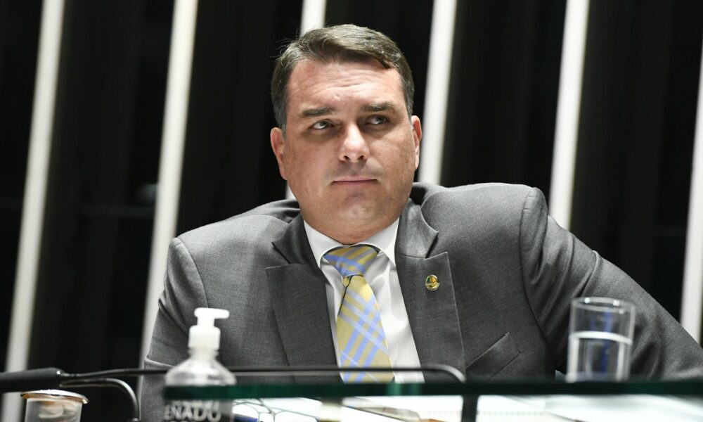 Perseguicao descarada reclama Flavio apos indiciamento de Bolsonaro.jpg