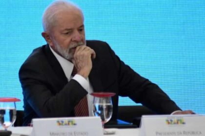 Sob pressao do mercado financeiro Lula recuar em suas declaracoes.jpg