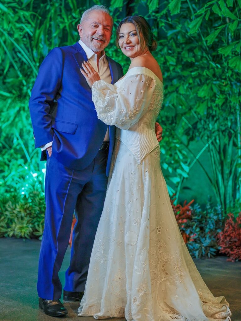 Trajes usados por Janja no seu casamento e na posse do presidente Lula