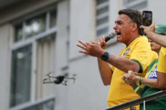 Bolsonaro e aclamado na Festa do Peao em Barretos confira.jpg