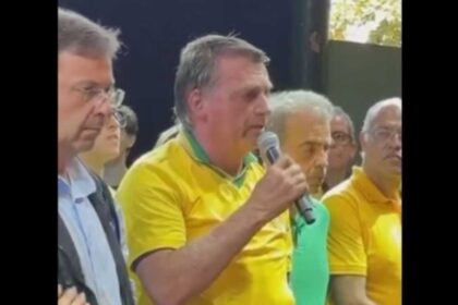 Bolsonaro pede 1 minuto de silencio por vitimas de queda.jpg