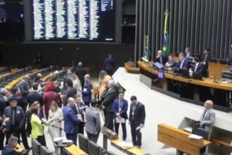 Camara aprova mudanca que afrouxa Lei de Responsabilidade Fiscal para.jpg