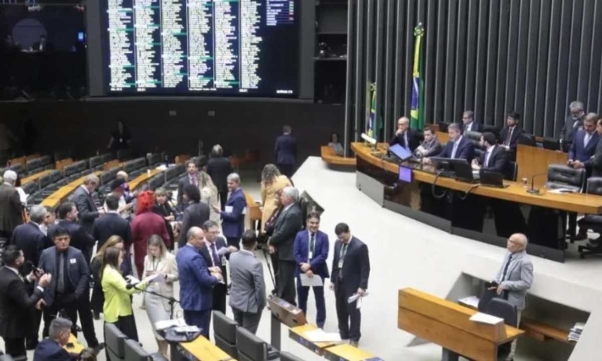 Camara aprova mudanca que afrouxa Lei de Responsabilidade Fiscal para.jpg