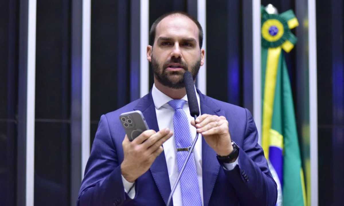 Eduardo Bolsonaro quer anular processos de Moraes contra bolsonaristas.jpg