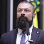 Hino Deputado denuncia Boulos apos uso de linguagem neutra.jpg