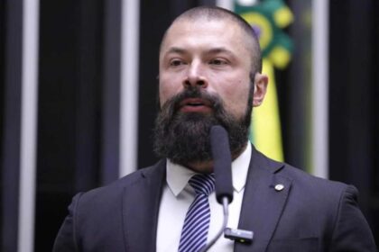 Hino Deputado denuncia Boulos apos uso de linguagem neutra.jpg