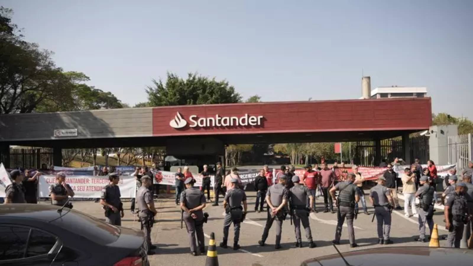 santander-usa-violencia-em-protesto-pacifico-de-bancarios-contra-a-terceirizacao-santander-tera-uma-resposta-a-altura-nao-vamos-recuar-afirma-dirigente-tvt-news