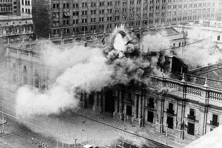 11-fatos-que-talvez-voce-nao-sabia-sobre-11-de-setembro-bombardeio-ao-la-moneda-em-11-de-setembro-de-1973-reproducao-documentario-a-batalha-do-chile-de-patricio-guzman-tvt-news