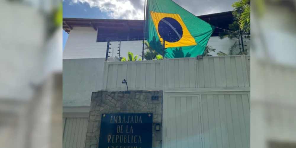 Agentes de Maduro impediram entrada de comida em embaixada sob.jpg