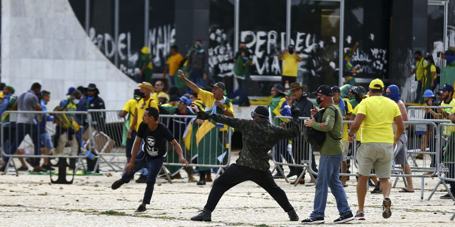 Anistia pelo 8 de janeiro e arma da Camara contra.jpg