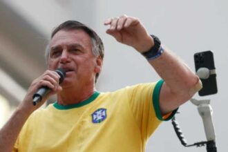 Bolsonaro conhece filhos de preso do 81 Orfaos de pais.jpg