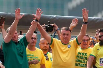 Bolsonaro se emociona em discurso na Paulista.jpg