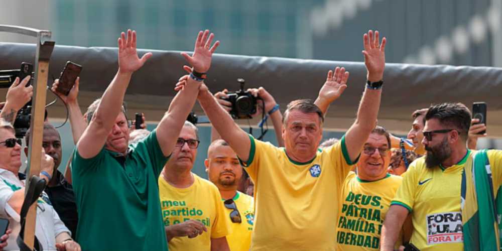 Bolsonaro se emociona em discurso na Paulista.jpg