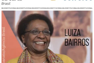 selo-em-homenagem-a-ativista-negra-selo-dos-correios-em-homenagem-a-luiza-bairros-foto-selo-sobre-foto-de-valter-campanato-agencia-brasil-correios-tvt-news