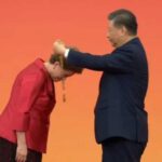 Ditador chines Xi Jinping entrega medalha a ‘velha amiga Dilma.jpg