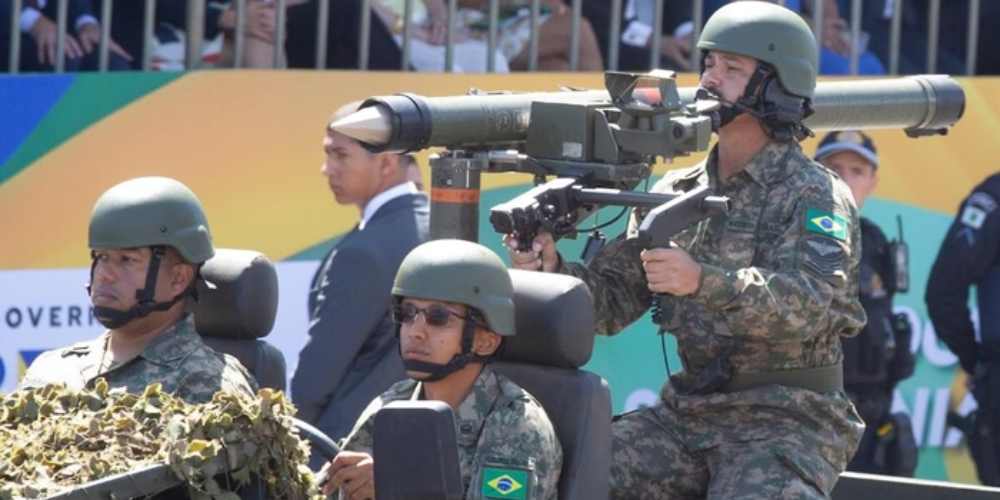 Exercito se posiciona apos ordem para militares fazerem selfie no.jpg