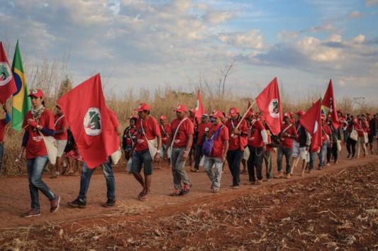 Governo Lula decide que Exercito prestara homenagem ao MST no.jpg