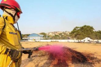 Governo de SP testa substancia que apaga incendio 5 vezes.jpg